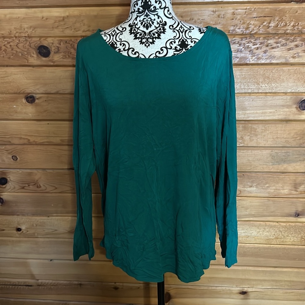 Eloquii green top. Cross back detailing. Excellent used condition. Size 18/20
